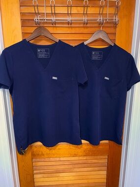 FIGS Women’s Navy Scrub Tops - lot of 2 - size small